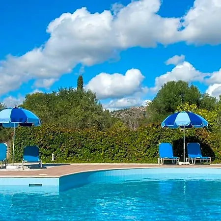 Leventis 3*
